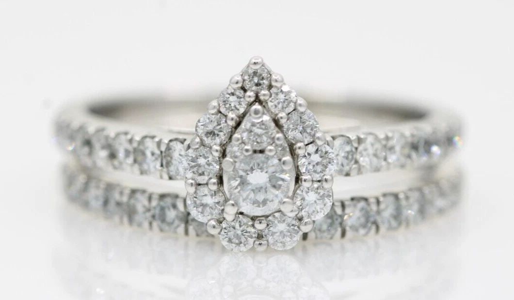 10K WHITE GOLD 1 TCW LAB GROWN DIAMOND ENGAGEMENT RING SET W/ COA SIZE 7 - 4GR: 10K WHITE GOLD 1 TCW LAB GROWN DIAMOND ENGAGEMENT RING SET W/ COA SIZE 7 - 4GR 10K WHITE GOLD 1 TCW LAB GROWN DIAMOND ENGAGEMENT RING SET W/ COA SIZE 7 - 4GR Description 10K White Gold 1 TCW Lab Grown
