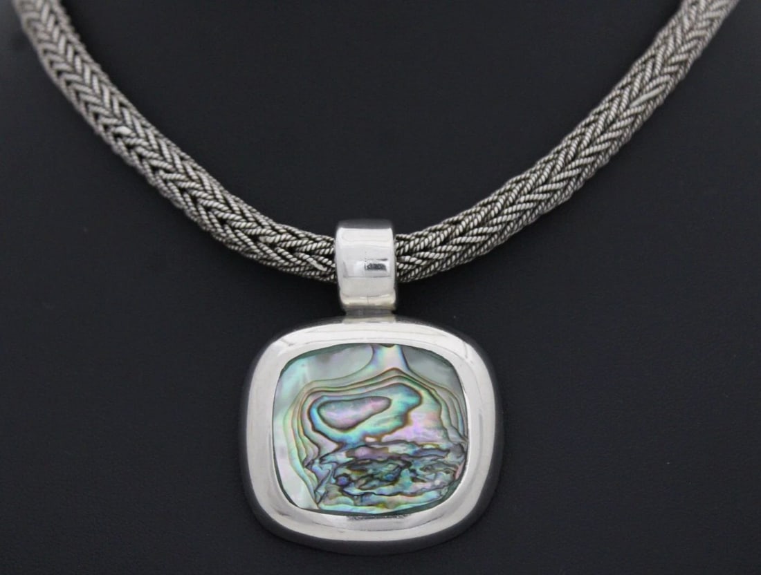 STERLING SILVER MESH STYLE THICK CHAIN W/ ABALONE SHELL PENDANT NECKLACE 16": STERLING SILVER MESH STYLE THICK CHAIN W/ ABALONE SHELL PENDANT NECKLACE 16" Description Sterling Silver Mesh Style Thick Chain w/ Abalone Shell Pendant Necklace 16" Pendant/necklace is in good condit