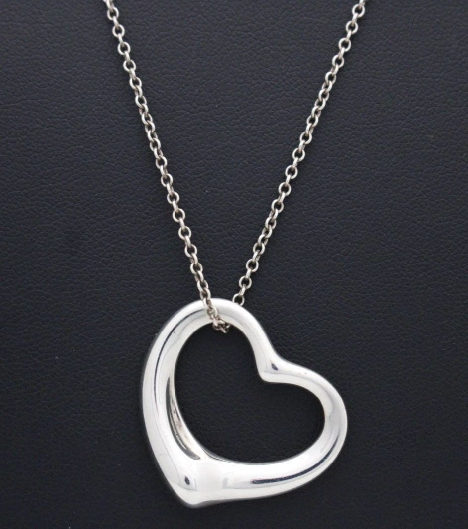TIFFANY & CO ELSA PERETTI STERLING SILVER OPEN HEART PENDANT 19": TIFFANY & CO ELSA PERETTI STERLING SILVER OPEN HEART PENDANT 19" Description Tiffany & Co Elsa Peretti Sterling Silver Open Heart Pendant Pendant/necklace is in good condition. May show signs of wear 