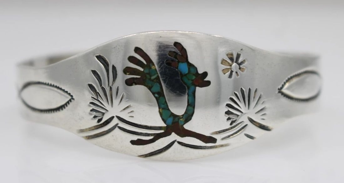 NAVAJO TOM AHASTEEN STERLING SILVER INLAY TURQUOISE & CORAL CUFF BRACELET: NAVAJO TOM AHASTEEN STERLING SILVER INLAY TURQUOISE & CORAL CUFF BRACELET Description Navajo Tom Ahasteen Sterling Silver Inlay Turquoise & Coral Cuff Bracelet Bracelet is in good condition. May show 