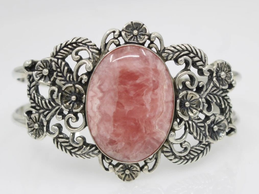 CAROLYN POLLACK STERLING SILVER .925 PINK RHODOCHROSITE CUFF BRACELET 6": CAROLYN POLLACK STERLING SILVER .925 PINK RHODOCHROSITE CUFF BRACELET 6" Description Carolyn Pollack Sterling Silver Pink Rhodochrosite Cuff Bracelet 6" Bracelet is in good condition. May show signs o
