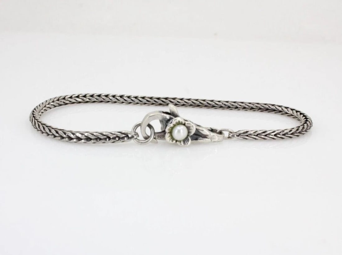 TROLLBEAD STERLING SILVER FOXTAIL WHEAT CHARM 8" BRACELET W/ FLOWER PEARL LOCK: TROLLBEAD STERLING SILVER FOXTAIL WHEAT CHARM 8" BRACELET W/ FLOWER PEARL LOCK TROLLBEAD STERLING SILVER FOXTAIL WHEAT CHARM 8" BRACELET W/ FLOWER PEARL LOCK Description Trollbead Sterling Silver Foxt