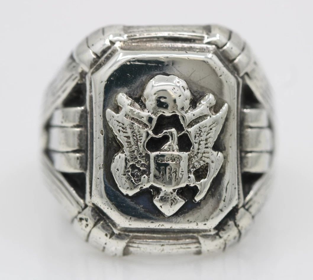 VINTAGE STERLING SILVER MILITARY CLASS SIGNET RING SIZE 7.5 - 12.9 GRAMS: VINTAGE STERLING SILVER MILITARY CLASS SIGNET RING SIZE 7.5 - 12.9 GRAMS Description Vintage Sterling Silver Military Class Signet Ring Ring is in good condition. May show signs of wear and/or tear. T