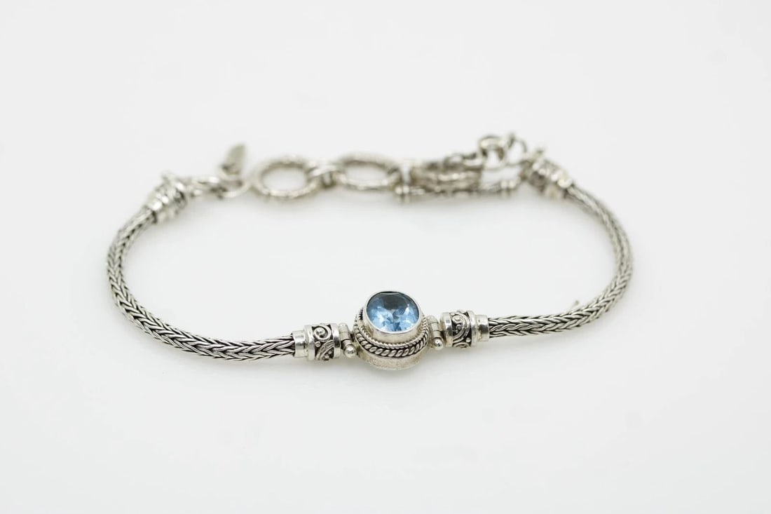 VINTAGE SARDA STERLING SILVER BLUE TOPAZ BRACELET TOGGLE CLASP 7.5": VINTAGE SARDA STERLING SILVER BLUE TOPAZ BRACELET TOGGLE CLASP 7.5" VINTAGE SARDA STERLING SILVER BLUE TOPAZ BRACELET TOGGLE CLASP 7.5" Description Vintage Sarda Sterling Silver Blue Topaz Bracelet To