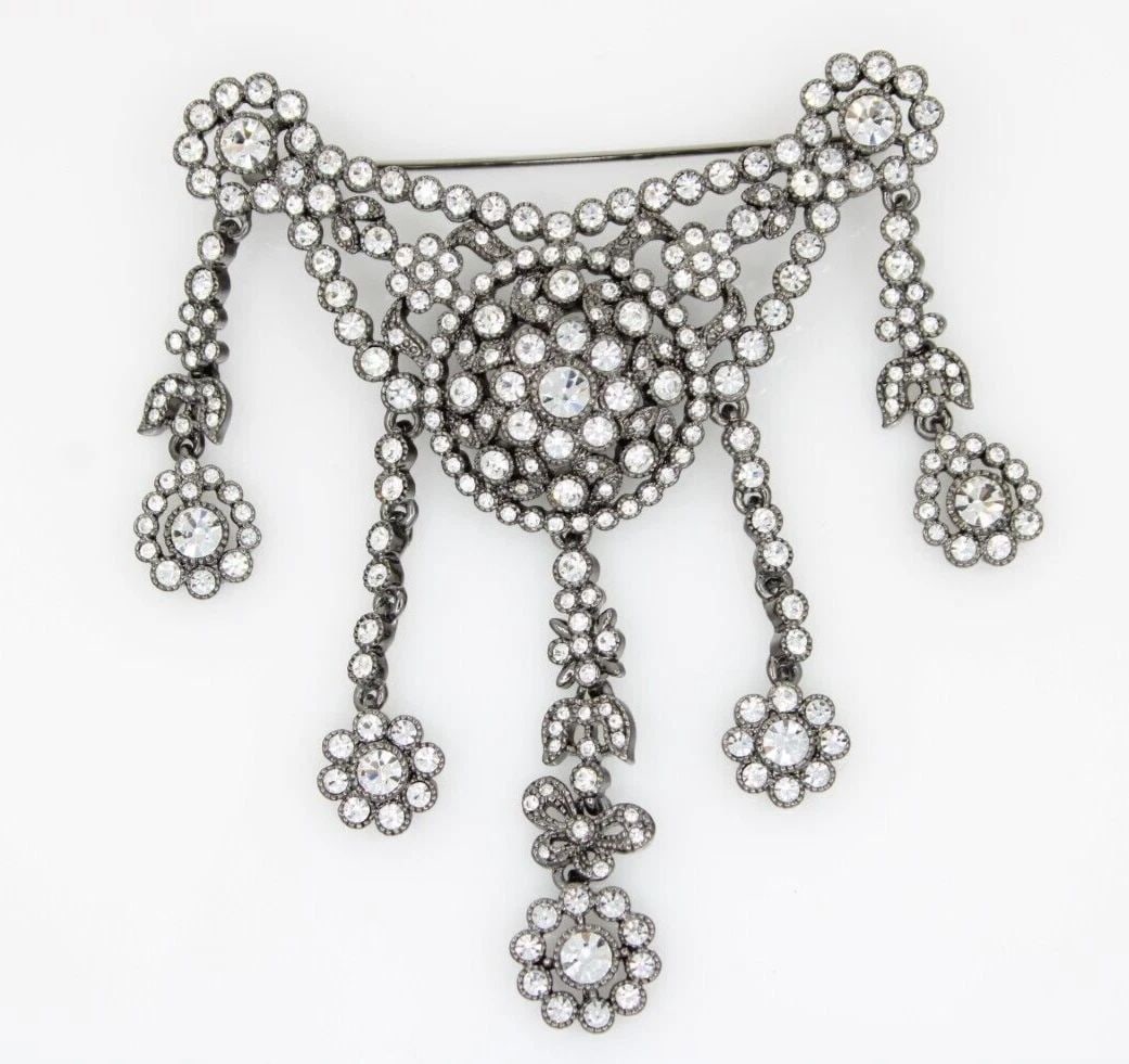JOAN RIVERS CRYSTAL CHANDELIER DANGLE PIN BROOCH: JOAN RIVERS CRYSTAL CHANDELIER DANGLE PIN BROOCH JOAN RIVERS CRYSTAL CHANDELIER DANGLE PIN BROOCH Description Joan Rivers Crystal Chandelier Dangle Pin Brooch The brooch is in good condition. May show