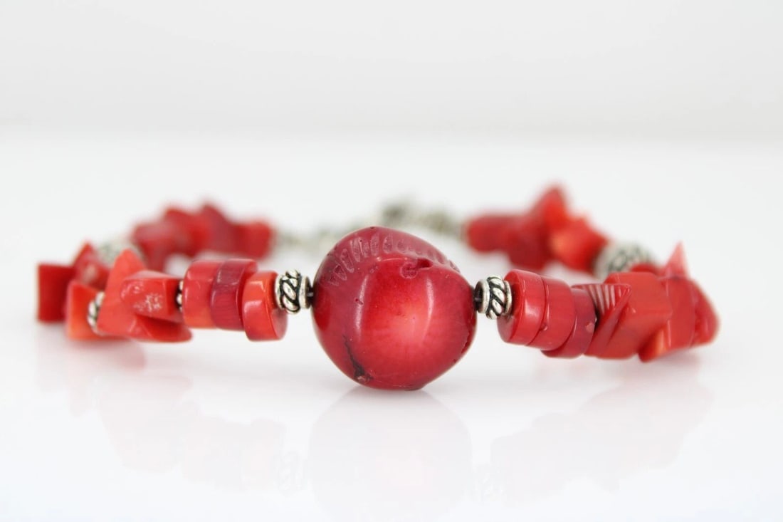 PAIGE WALLACE RED CORAL & BEAD TOGGLE 8" BRACELET: PAIGE WALLACE RED CORAL & BEAD TOGGLE 8" BRACELET PAIGE WALLACE RED CORAL & BEAD TOGGLE 8" BRACELET Description Paige Wallace Red Coral & Bead Toggle 8" Bracelet Bracelet in great condition. May show 