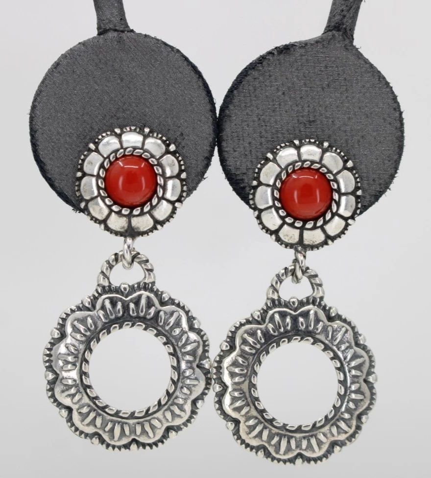 CAROLYN POLLACK STERLING SILVER ROUND CORAL DOUBLE FLOWER DANGLE EARRINGS: CAROLYN POLLACK STERLING SILVER ROUND CORAL DOUBLE FLOWER DANGLE EARRINGS Description Carolyn Pollack Sterling Silver Round Coral Double Flower Dangle Earrings Earrings are in good condition. May show