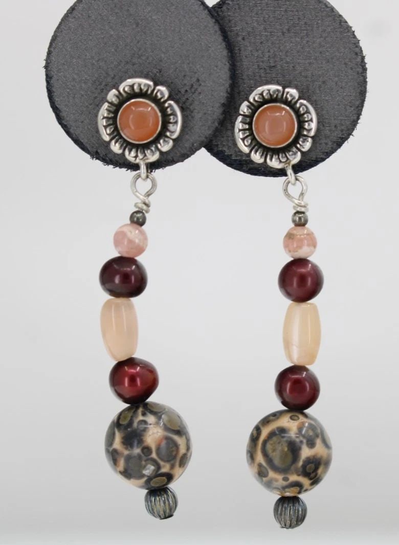 CAROLYN POLLACK STERLING SILVER MOONSTONE BEADED DANGLE EARRINGS 7.9 GRAMS: CAROLYN POLLACK STERLING SILVER MOONSTONE BEADED DANGLE EARRINGS 7.9 GRAMS Description Carolyn Pollack Sterling Silver Moonstone Beaded Dangle Earrings Earrings are in good condition. May show signs o
