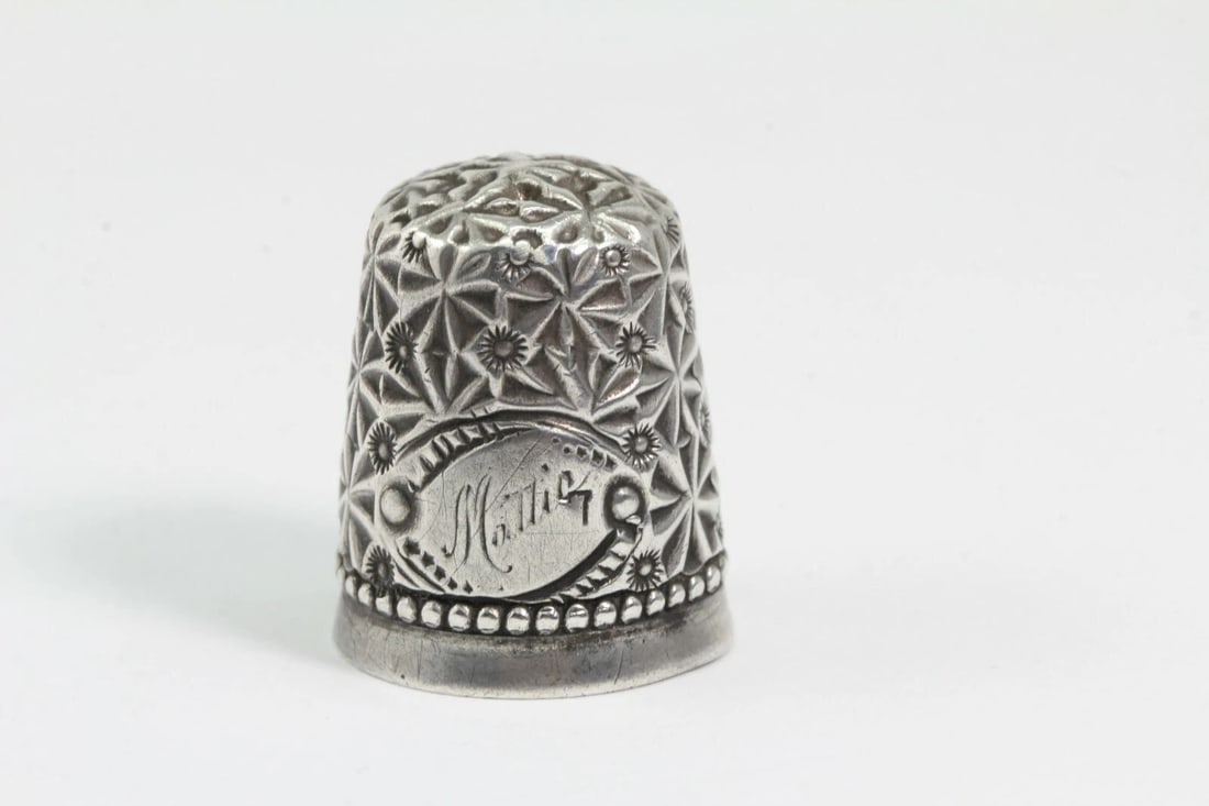 ANTIQUE STERLING SILVER ROSETTE KNURLED THIMBLE*SIMONS BROTHERS*CIRCA 1890S SZ 7 (1 of 2)