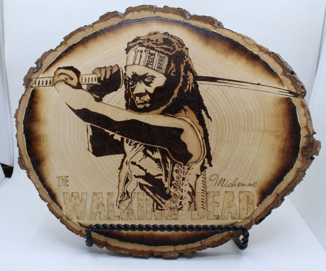 THE WALKING DEAD MICHONNE, DECORATIVE BURNED WOOD HANDMADE ART PIECE W/ STAND (1 of 2)