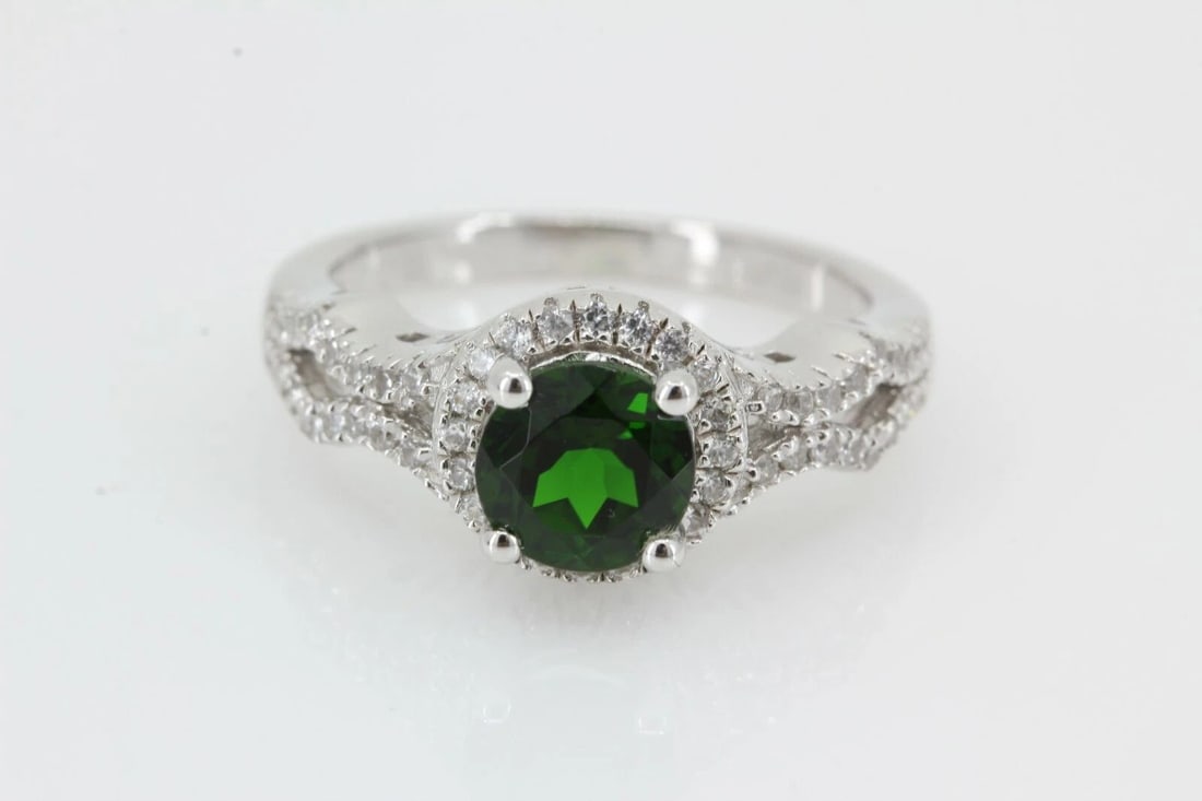 925 STERLING SILVER GREEN TOURMALINE & WHITE SPINEL LADIES RING SIZE 7: 925 STERLING SILVER GREEN TOURMALINE & WHITE SPINEL LADIES RING SIZE 7 Description 925 Sterling Silver Green Tourmaline & White Spinel Ladies Ring Item is in great condition. May show signs of wear an