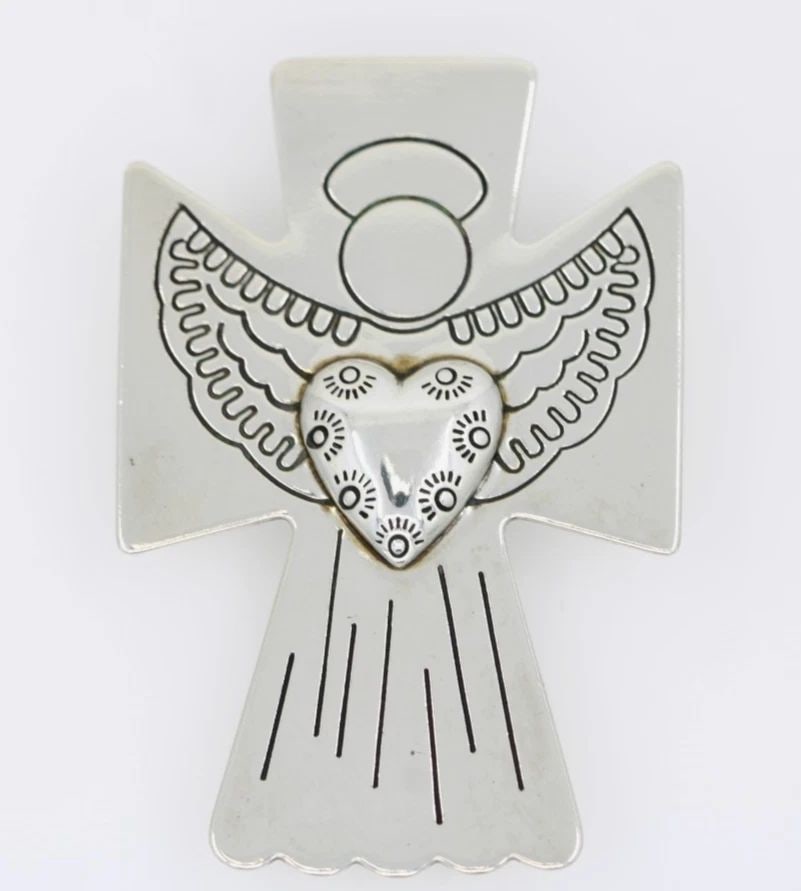 CAROLYN POLLACK STERLING SILVER ANGEL HEART PENDANT/PIN 5.8 GRAMS: CAROLYN POLLACK STERLING SILVER ANGEL HEART PENDANT/PIN 5.8 GRAMS Description Carolyn Pollack Sterling Silver Angel Heart Pendant/Pin Pendant/pin is in good condition. May show signs of wear and/or te