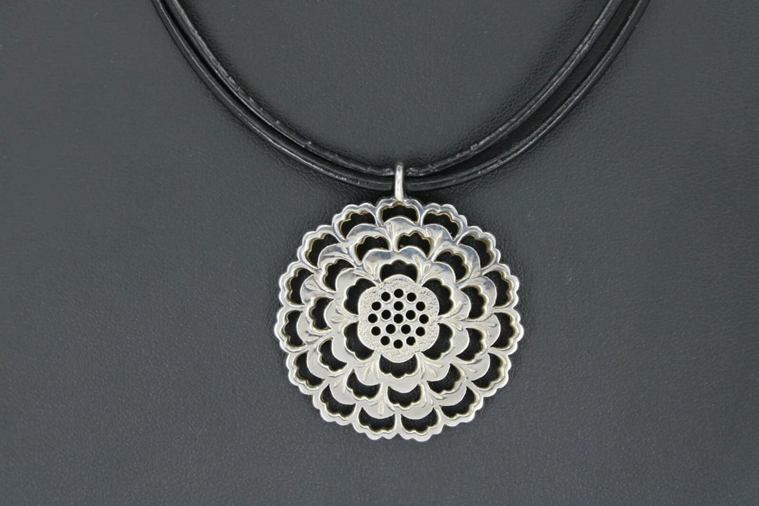 STERLING SILVER FLOWER NECKLACE W/ BLACK LEATHER CORD 18" NECKLACE 23.6 GRAMS: STERLING SILVER FLOWER NECKLACE W/ BLACK LEATHER CORD 18" NECKLACE 23.6 GRAMS Description Sterling Silver Flower Necklace w/ Black Leather Cord 18" Necklace Item is in great condition. May show signs 