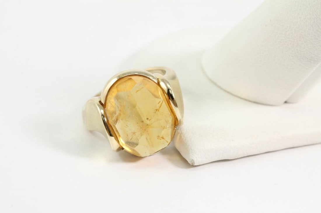 STERLING SILVER WITH GOLD WASH OVERLAY CITRINE RING SIZE 7 ~ 7.4G: STERLING SILVER WITH GOLD WASH OVERLAY CITRINE RING SIZE 7 ~ 7.4G Description Sterling Silver with Gold Wash Overlay Citrine Ring Item is in great condition. May show signs of wear. MEASUREMENTS Size 