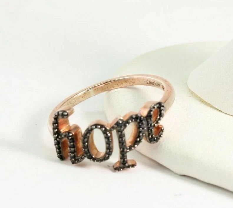 SAMARA JEWELRY DESIGN SJD STERLING ROSE GOLD BLACK SPINEL HOPE RING SIZE 9: SAMARA JEWELRY DESIGN SJD STERLING ROSE GOLD BLACK SPINEL HOPE RING SIZE 9 Description Samara Jewelry Design SJD Sterling Rose Gold Black Spinel Hope Ring Item is in great condition. May show signs of