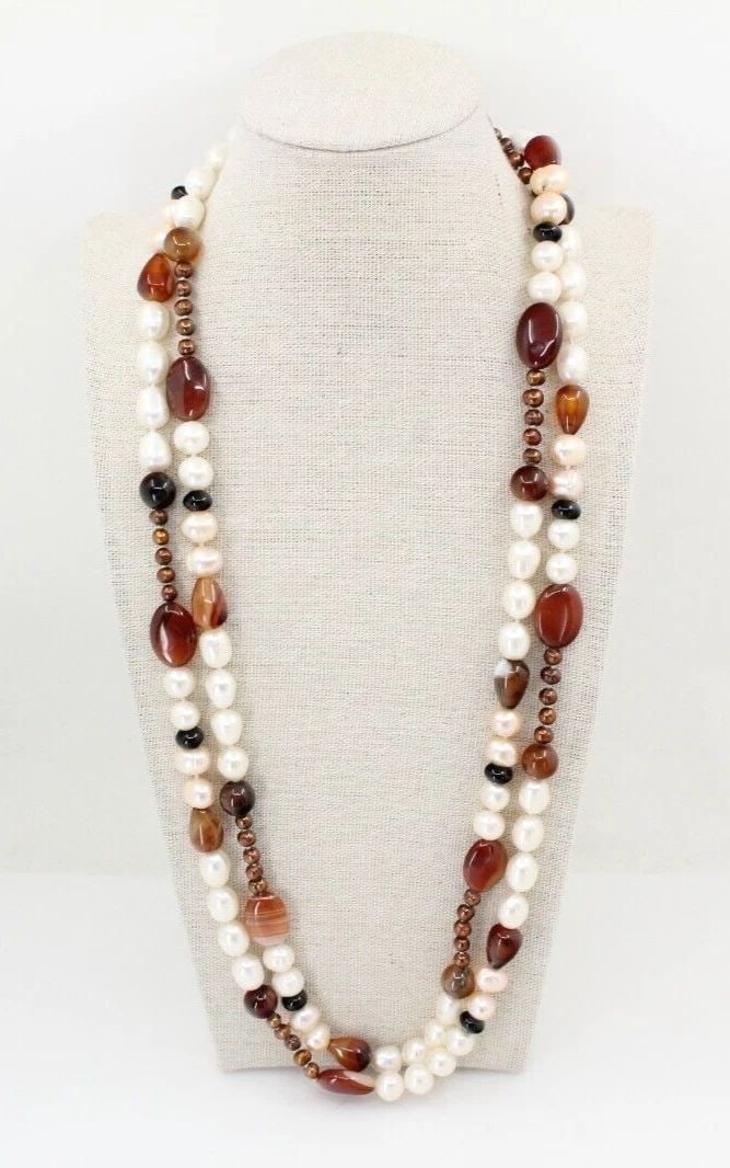 HONORA BAROQUE RED AGATE & BLACK PEARL 30" NECKLACE: HONORA BAROQUE RED AGATE & BLACK PEARL 30" NECKLACE Description Honora Baroque Red Agate & Black Pearl 30" Necklace Necklace is in great condition. May show signs of wear and/or tear. Approximate Meas