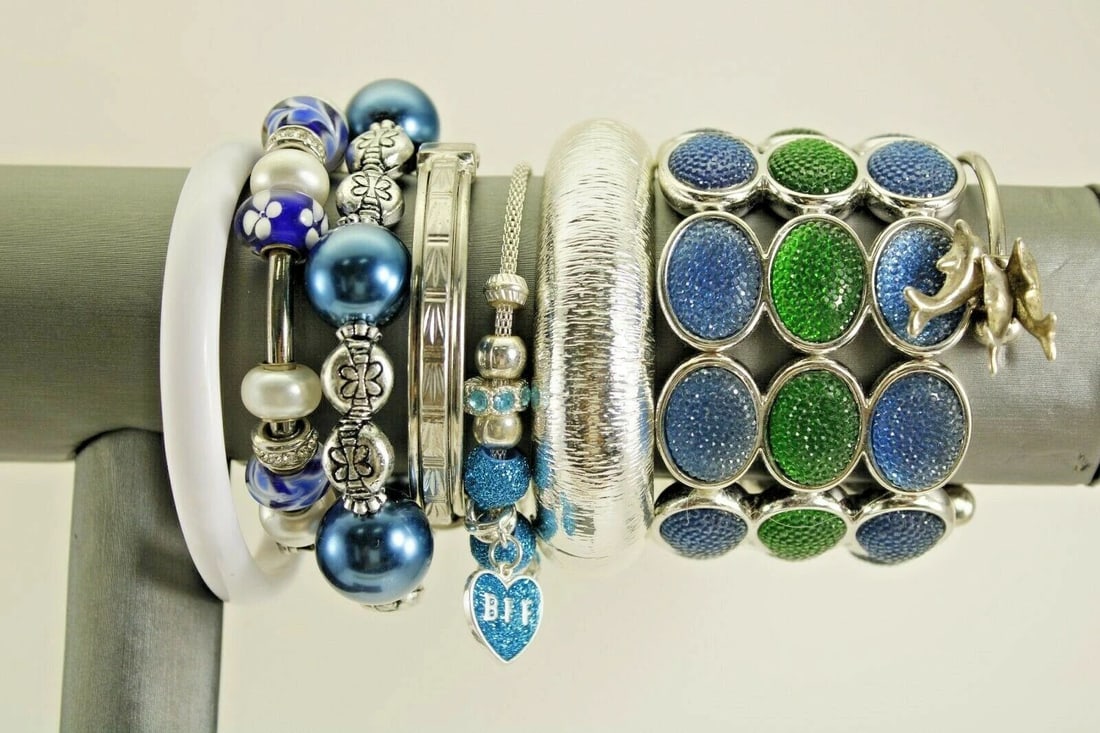 LOT OF 8 VINTAGE BLUE COSTUME BRACELETS ASSORTED STYLES/SIZES FREE SHIPPING!! (1 of 2)