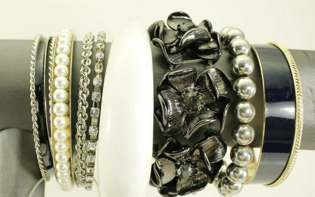 LOT OF 5 VTG BLACK/WHITE COSTUME BANGLE BRACELETS ASSORTED STYLES FREE SHIP!! (1 of 2)