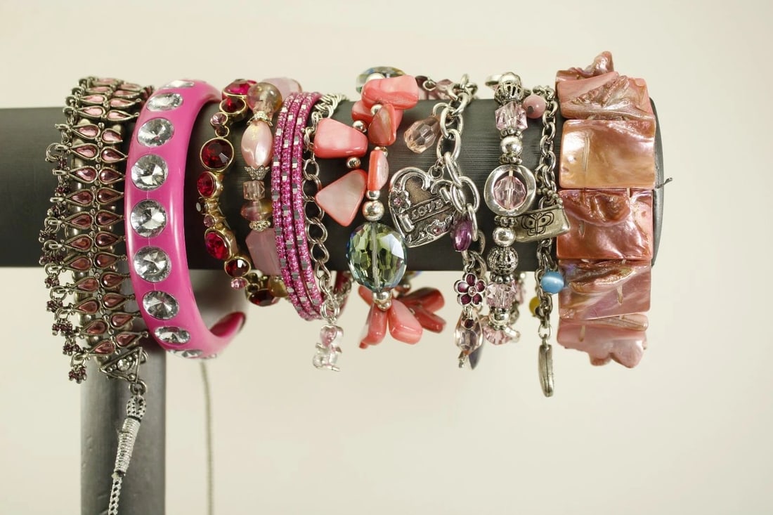 LOT OF 11 PINK VTG COSTUME JEWELRY: 10 BRACELETS & 1 NECKLACE ASSORTED STYLES FS (1 of 2)