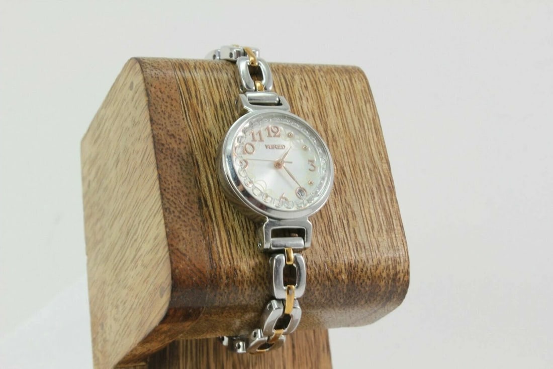 WIRED SILVER DIAL TWO TONE STAINLESS STEEL BRACELET LADIES WATCH 7N82-0HN0: WIRED SILVER DIAL TWO TONE STAINLESS STEEL BRACELET LADIES WATCH 7N82-0HN0 Description WIRED SILVER DIAL TWO TONE STAINLESS STEEL BRACELET LADIES WATCH 7N82-0HN0 New battery Installed. In great workin