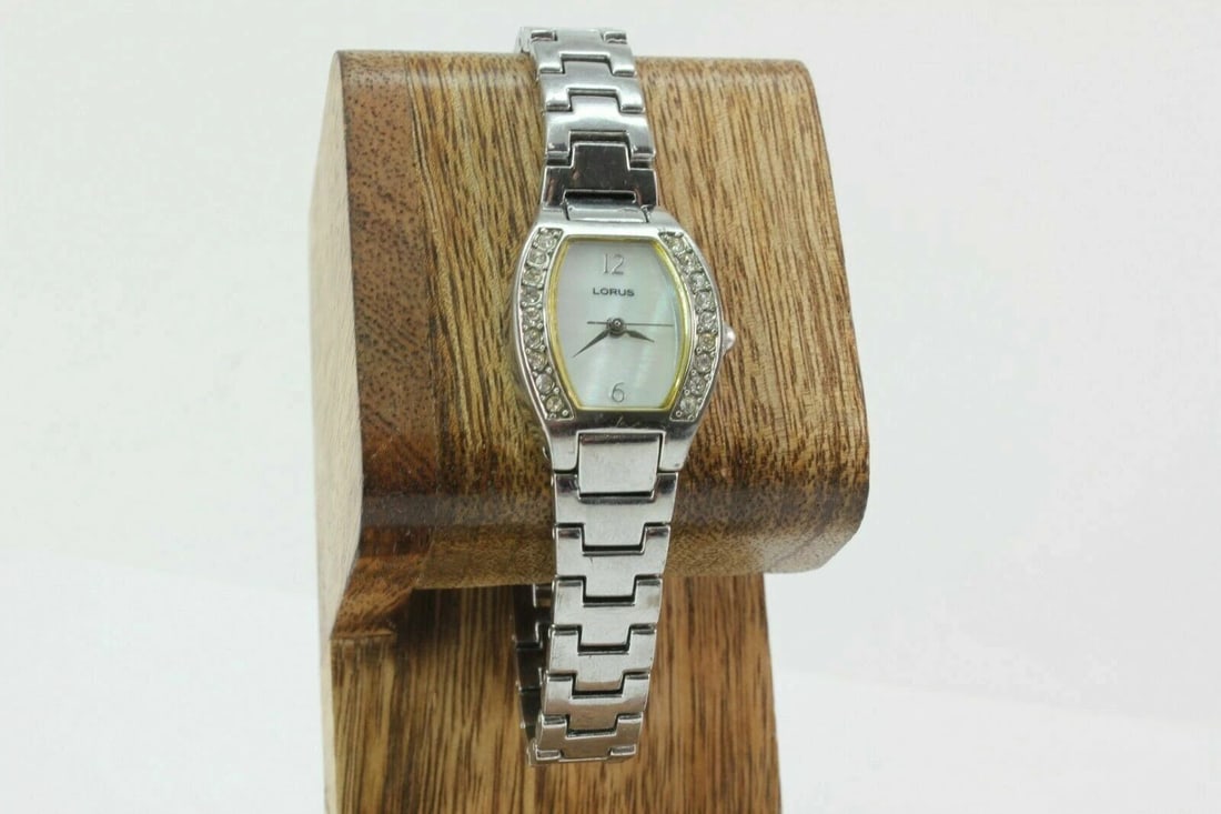 LORUS CRYSTAL ACCENTS MOTHER OF PEARL DIAL STAINLESS STEEL LADIES WATCH LR2117 (1 of 2)