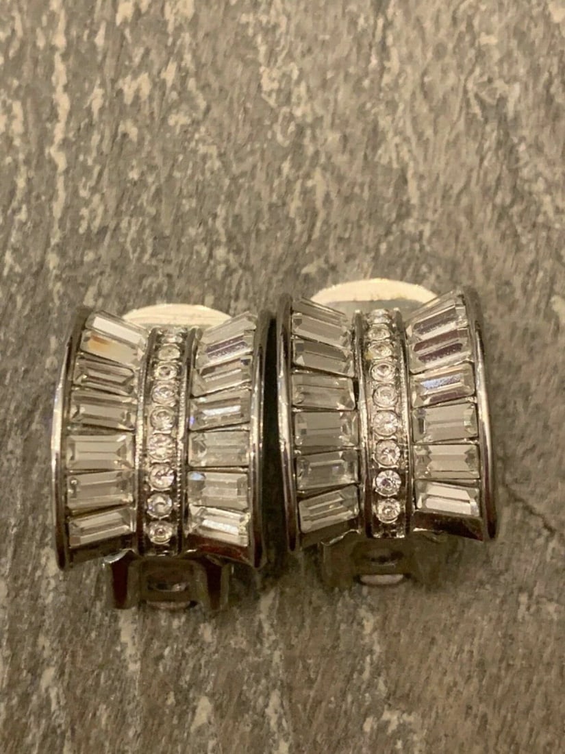 NOLAN MILLER SIGNED SILVER-TONED WOMENS COSTUME LEVERBACK EARRINGS BE189 (1 of 2)