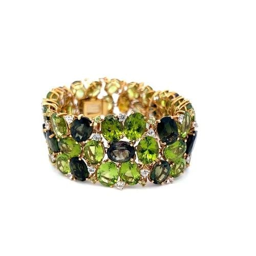 VINTAGE 18K YELLOW GOLD LINK BRACELET WITH 142.5 CARAT OVAL SHAPE PERIDOT: VINTAGE 18K YELLOW GOLD LINK BRACELET WITH 142.5 CARAT OVAL SHAPE PERIDOT VINTAGE 18K YELLOW GOLD LINK BRACELET WITH 142.5 CARAT OVAL SHAPE PERIDOT PRODUCT DESCRIPTION Video: Video Link Detailed Descr