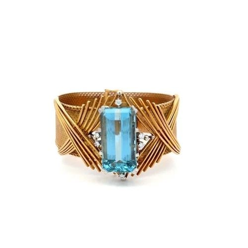 VINTAGE 0.18 CT. DIAMOND ART-DECO 18K YG BRACELET WITH 24.9*13.3 MM AQUAMARINE: VINTAGE 0.18 CT. DIAMOND ART-DECO 18K YG BRACELET WITH 24.9*13.3 MM AQUAMARINE Detailed Description: Step into elegance with this Art-Deco masterpiece. Crafted in luxurious 18 Karat Yellow Gold, this 