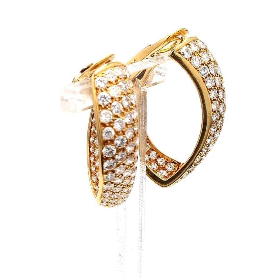 6.20 CARAT ROUND BRILLIANT D VVS1 DIAMOND 18K YG CLIP ON EARRINGS: 6.20 CARAT ROUND BRILLIANT D VVS1 DIAMOND 18K YG CLIP ON EARRINGS Title: 6.20 Carat Round Brilliant D VVS1 Diamond 18 Karat Yellow Gold Clip On Earrings Style: Clip On Metal: 18 Karat Yellow Gold Gems