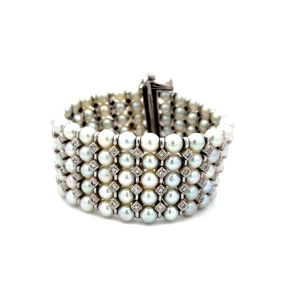 18K WHITE GOLD 4.9-5.25MM PEARL LINK BRACELET WITH 2.95 CARAT ROUND DIAMONDS: 18K WHITE GOLD 4.9-5.25MM PEARL LINK BRACELET WITH 2.95 CARAT ROUND DIAMONDS Detailed Description: Elevate your style with this vintage bracelet, featuring a blend of 2.95 carat round brilliant diamon