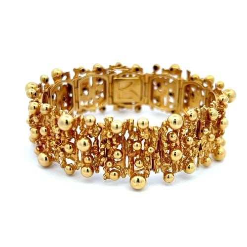 CESARE DE VECCH VINTAGE 72.10 GRAMS 18 KARAT YELLOW GOLD LINK BRACELET: CESARE DE VECCH VINTAGE 72.10 GRAMS 18K YELLOW GOLD LINK BRACELET Title: Cesare De Vecch 18 Karat Yellow Gold Link Bracelet Style: Link Metal: 18 Karat Yellow Gold Dimension: 7*0.86*0.24IN Weight: 72.