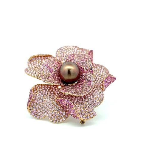 18K ROSE GOLD PIN BROOCH WITH 29 CARAT ROUND SAPPHIRE AND PEARL: 18K ROSE GOLD PIN BROOCH WITH 29 CARAT ROUND SAPPHIRE AND PEARL 18K ROSE GOLD PIN BROOCH WITH 29 CARAT ROUND SAPPHIRE AND PEARL PRODUCT DESCRIPTION Video: Video Link Detailed Description: Vintage Styl