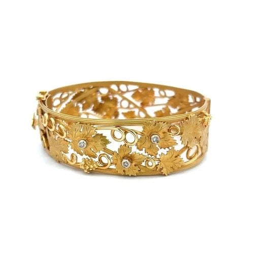 0.06 CARAT ROUND BRILLIANT G SI DIAMOND 18 KARAT YELLOW GOLD BANGLE BRACELET: 0.06 CARAT ROUND BRILLIANT G SI DIAMOND 18 KARAT YELLOW GOLD BANGLE BRACELET Title: 0.06 Carat Round Brilliant G SI Diamond 18 Karat Yellow Gold Bangle Bracelet Style: Bangle Metal: 18 Karat Yellow Go