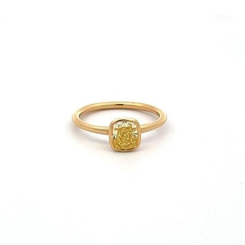 TIFFANY & CO 0.90 CARAT CUSHION INTENSE FY DIAMOND 18K YG ENGAGEMENT RING: TIFFANY & CO 0.90 CARAT CUSHION INTENSE FY DIAMOND 18K YG ENGAGEMENT RING Title: Tiffany & Co 0.90 Carat Cushion Brilliant Intense Fancy Yellow VS2 Diamond 18 Karat Yellow Gold Engagement Ring Style: 