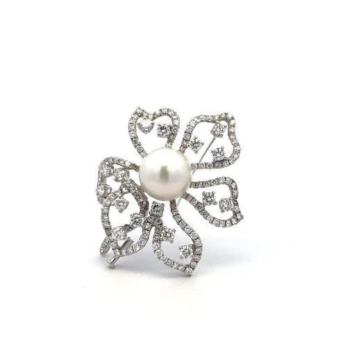7.50CT DIAMOND AND 15MM PEARL 18K WHITE GOLD VINTAGE FLORAL PIN BROOCH: 7.50CT DIAMOND AND 15MM PEARL 18K WHITE GOLD VINTAGE FLORAL PIN BROOCH Title: This elegant vintage and estate pin brooch is crafted in luxurious 18 karat white gold and designed in a striking openwork