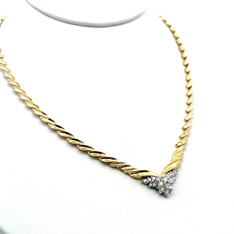 VINTAGE 18K YELLOW GOLD COLLAR NECKLACE WITH 0.65 CARAT ROUND I VS DIAMONDS: VINTAGE 18K YELLOW GOLD COLLAR NECKLACE WITH 0.65 CARAT ROUND I VS DIAMONDS Detailed Description: Elevate your elegance with this enchanting vintage collar necklace, crafted from luxurious 18 karat ye