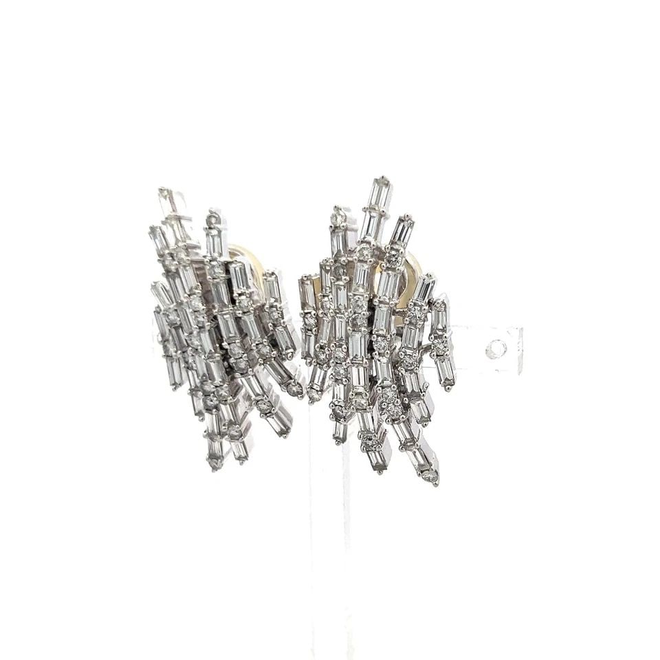 VINTAGE 18K WHITE GOLD CLIP-ON EARRINGS WITH 4.5 CARAT MIX CUT G-VS DIAMONDS: VINTAGE 18K WHITE GOLD CLIP-ON EARRINGS WITH 4.5 CARAT MIX CUT G-VS DIAMONDS Detailed Description: Elevate your style with these striking vintage clip-on earrings crafted from luxurious 18 karat white