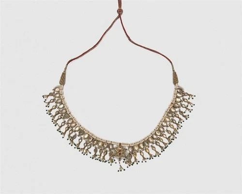 ANTIQUE 43.80 GRAMS INDIAN 18 KARAT YELLOW GOLD CHOKER NECKLACE: ANTIQUE 43.80 GRAMS INDIAN 18 KARAT YELLOW GOLD CHOKER NECKLACE Title: 18 Karat Yellow Gold Choker Necklace Style: Choker Metal: 18 Karat Yellow Gold Dimension: 170 mm X 125 mm Weight: 43.8 Grams Cond