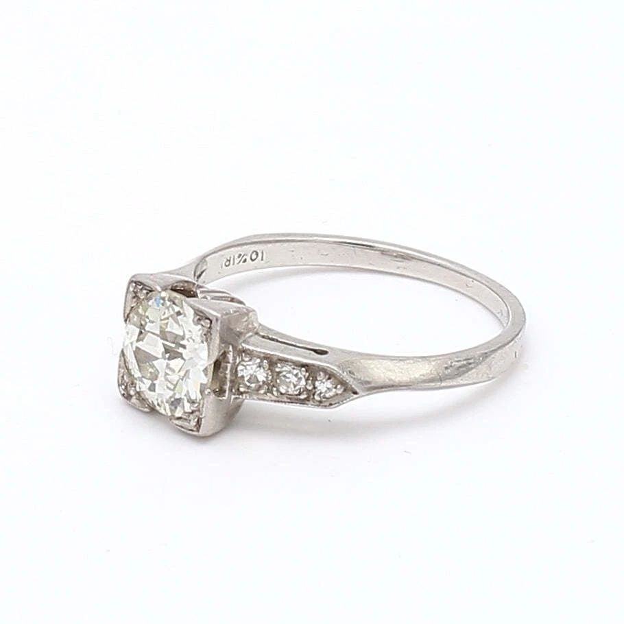 1.30 CARAT L-VS1 DIAMOND PLATINUM ENGAGEMENT RING: 1.30 CARAT L-VS1 DIAMOND PLATINUM ENGAGEMENT RING 1.30 Carat L-VS1 Diamond Platinum Engagement Ring 950 Details Department Unisex Adults Main Stone Diamond Metal Platinum Metal purity 950 Style Ring D