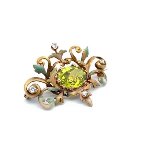 18K YG PIN BROOCH WITH 0.4 CARAT ROSE CUT DIAMONDS & 15 CARAT OVAL PERIDOT: 18K YG PIN BROOCH WITH 0.4 CARAT ROSE CUT DIAMONDS & 15 CARAT OVAL PERIDOT Detailed Description: Vintage 18K Yellow Gold Pin Brooch with 15 Carat Oval Peridot DESCRIPTION: Celebrate timeless beauty wi