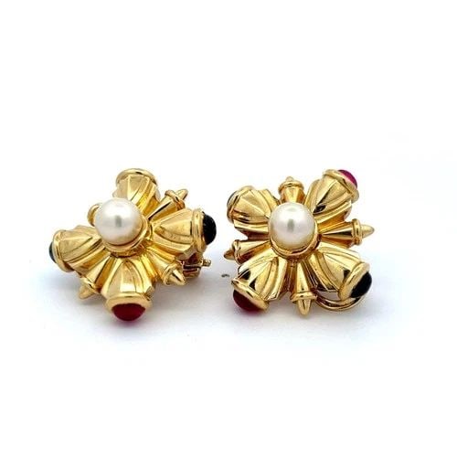 2.00 CARAT 8 MM PEARL 18 KARAT YELLOW GOLD CLIP ON EARRINGS: 2.00 CARAT 8 MM PEARL 18 KARAT YELLOW GOLD CLIP ON EARRINGS Title: 2.00 Carat Pearl 18 Karat Yellow Gold Clip On Earrings Style: Clip On Metal: 18 Karat Yellow Gold Gemstone 1: 2 Carat PEAR Number of 