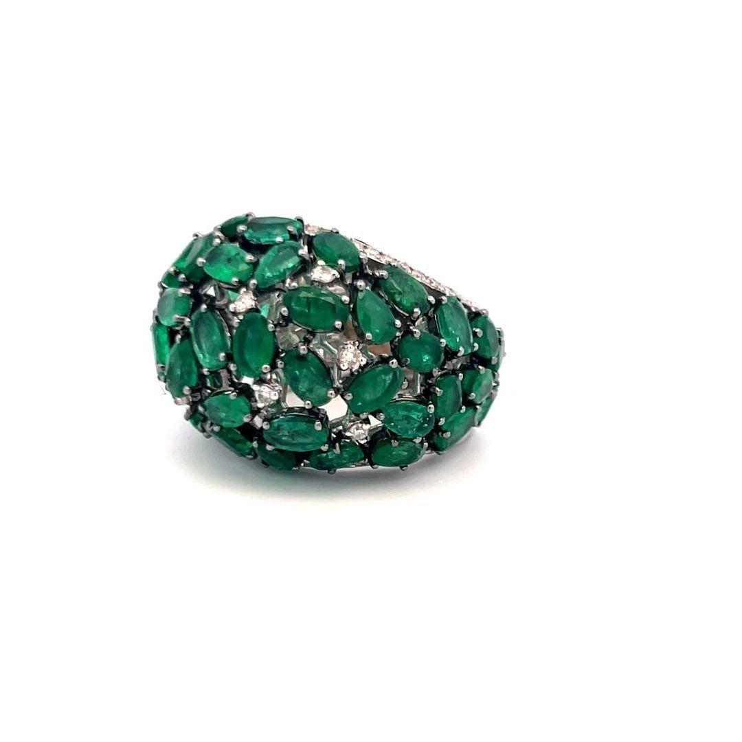 9.61CT EMERALD & 0.94CT ROUND BRILLIANT DIAMOND COCKTAIL RING IN 18K WHITE GOLD: 9.61CT EMERALD & 0.94CT ROUND BRILLIANT DIAMOND COCKTAIL RING IN 18K WHITE GOLD PRODUCT DESCRIPTION Title: 9.61 Carat Emerald 0.94 Carat Round Brilliant G VS Diamond 18 Karat White Gold Cocktail Ring 