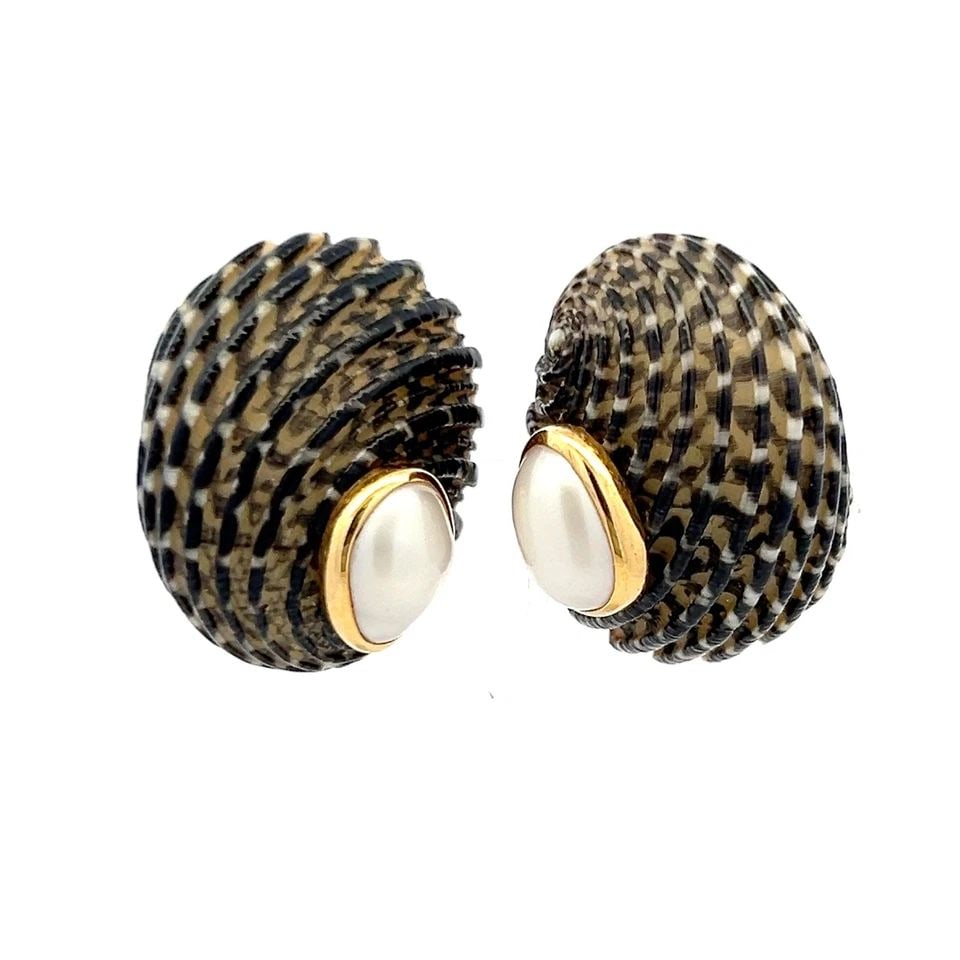 SEAMAN SCHEPPS 18 KARAT YELLOW GOLD CLIP ON SHELL EARRINGS (1 of 1)