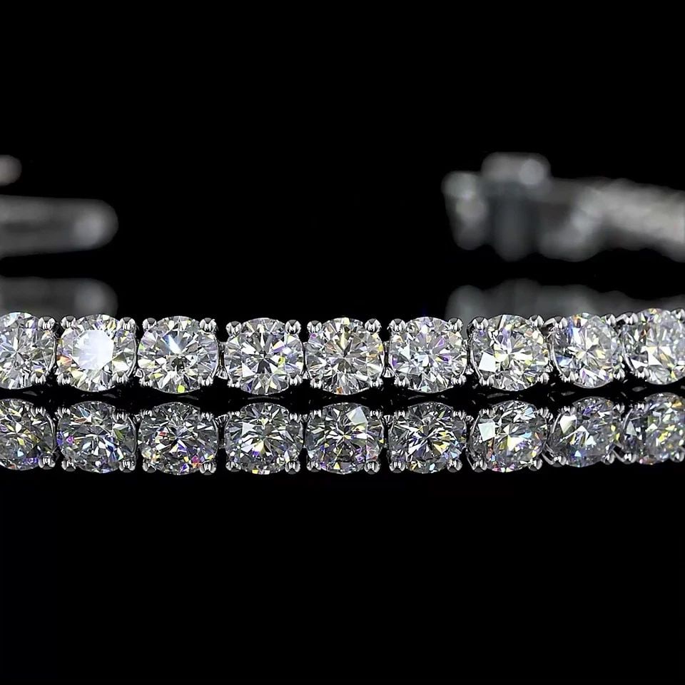LAB-GROWN 5.41 CARAT ROUND F-VS2 DIAMOND 14K WHITE GOLD TENNIS BRACELET: LAB-GROWN 5.41 CARAT ROUND F-VS2 DIAMOND 14K WHITE GOLD TENNIS BRACELET Title: High-quality Brand-New Echo Friendly Elegant Lab-Grown 5.41 Carat Round F-VS2 Diamond 14K White Gold Tennis Bracelet Vide