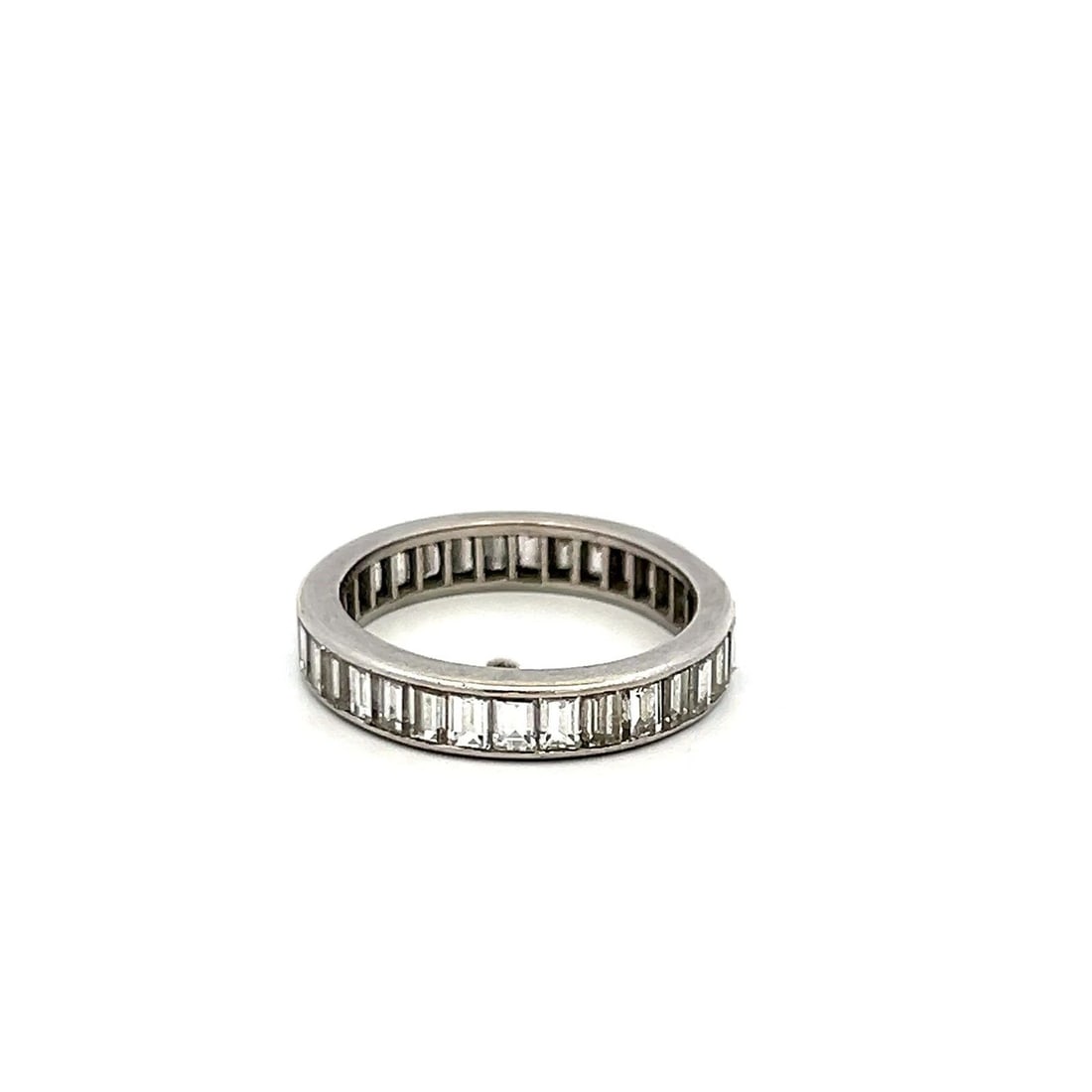 PLATINUM ETERNITY BAND RING 2.00CT H VS BAGUETTE DIAMONDS SIZE 5.25: PLATINUM ETERNITY BAND RING 2.00CT H VS BAGUETTE DIAMONDS SIZE 5.25 Title: This elegant platinum eternity band features 2.00 carats of beautifully matched baguette-cut diamonds arranged in a seamless 