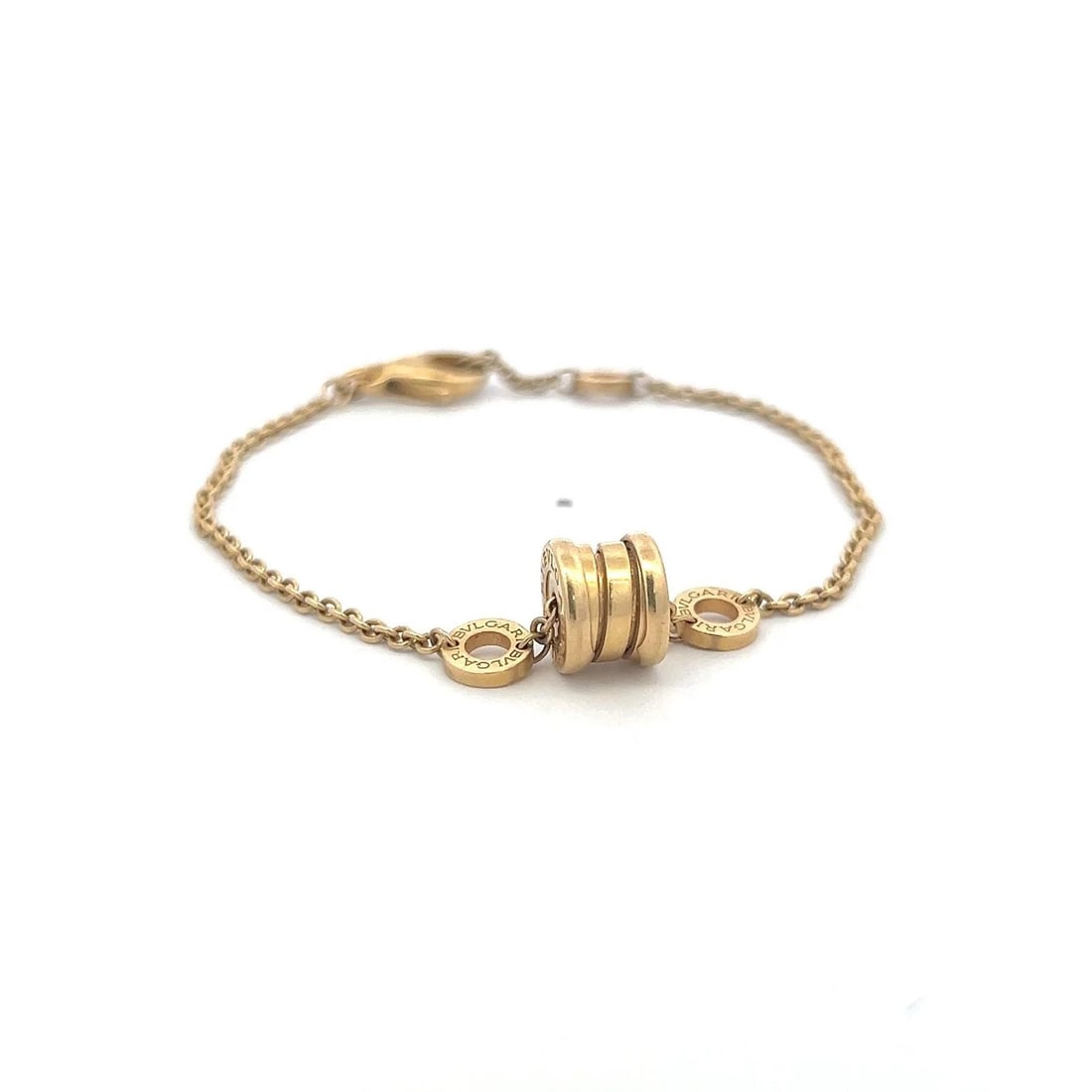 BVLGARI VINTAGE 18K YELLOW GOLD CHAIN LINK BRACELET 7.38 GRAMS: BVLGARI VINTAGE 18K YELLOW GOLD CHAIN LINK BRACELET 7.38 GRAMS PRODUCT DESCRIPTION Designer: BVLGARI Detailed Description: Sophisticated Estate Piece Embrace timeless elegance with this vintage Bvlgar