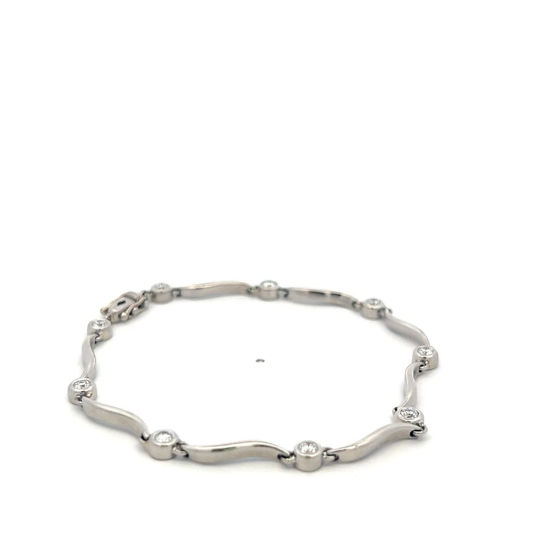 VINTAGE PLATINUM LINK BRACELET WITH 0.9 CARAT ROUND BRILLIANT H-VS DIAMONDS: VINTAGE PLATINUM LINK BRACELET WITH 0.9 CARAT ROUND BRILLIANT H-VS DIAMONDS PRODUCT DESCRIPTION Detailed Description: Elevate your style with this vintage platinum bracelet, boasting 0.9 carats of daz