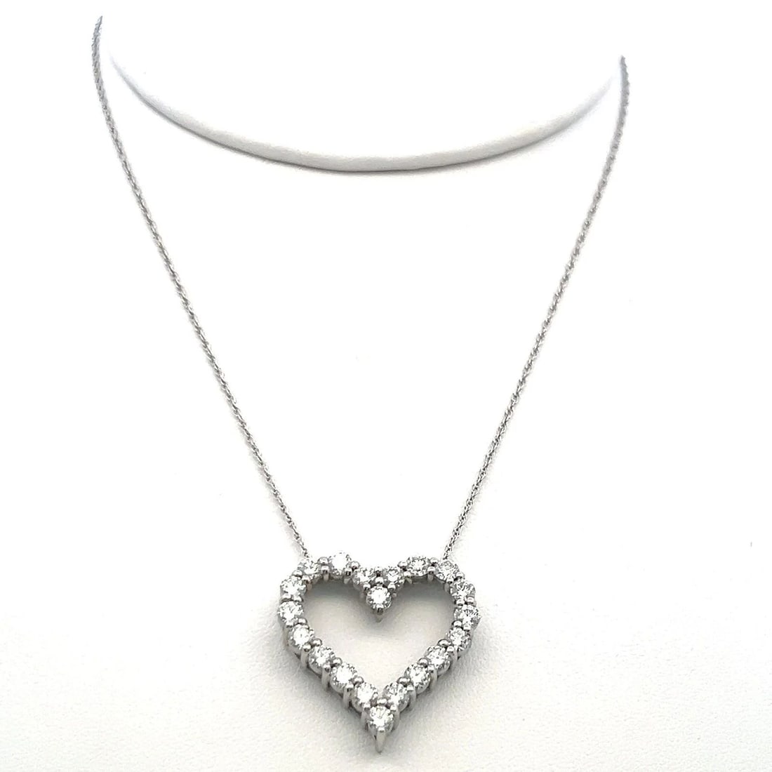VINTAGE 14K WHITE GOLD PENDANT NECKLACE WITH 2 CARAT ROUND DIAMONDS: VINTAGE 14K WHITE GOLD PENDANT NECKLACE WITH 2 CARAT ROUND DIAMONDS Detailed Description: 2 Carat Diamond Heart Pendant Necklace, 14K White Gold, VVS2 Clarity DESCRIPTION: Elevate your elegance with t