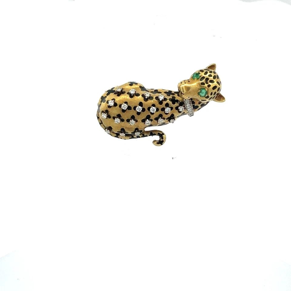 0.47 CARAT RADIANT CUT DIAMOND 18K YELLOW GOLD BROOCH: 0.47 CARAT RADIANT CUT DIAMOND 18K YELLOW GOLD BROOCH 0.47 Carat Radiant Cut Diamond 18 Karat Yellow Gold Brooch 18k Details Department Unisex Adult Main Stone Diamond Metal Yellow Gold Metal purity 1