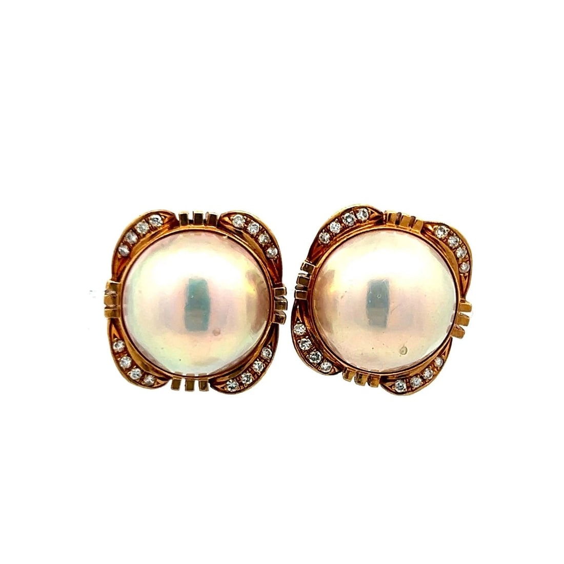 VINTAGE 1.00CT PEARL & 0.16CT DIAMOND CLIP-ON EARRINGS IN 18K YELLOW GOLD: VINTAGE 1.00CT PEARL & 0.16CT DIAMOND CLIP-ON EARRINGS IN 18K YELLOW GOLD Title: Elegant and timeless, these vintage 18K yellow gold clip-on earrings feature a pair of luminous 1.00-carat pearls frame